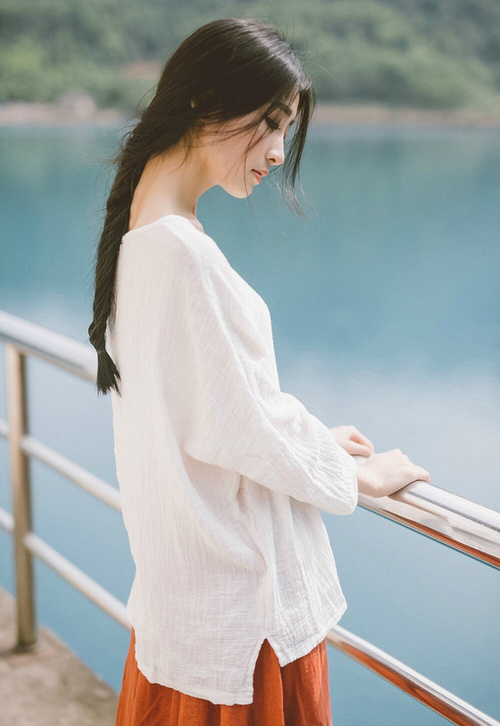 文化交流:足球成为东西方文化交流的桥梁,足球文化的绘画作品