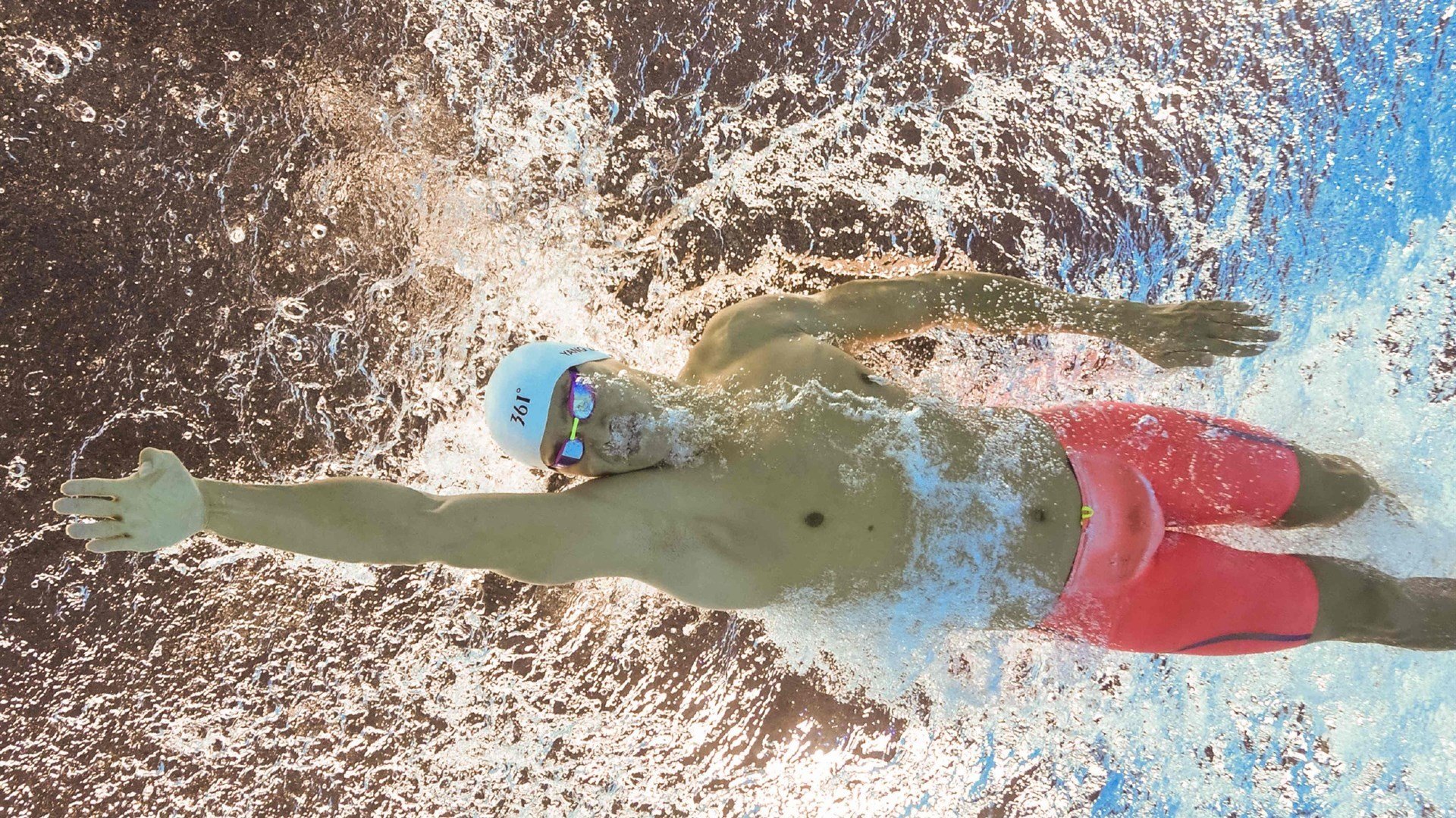 爱游戏官方网站-_疫情后首次线下大赛，观众热情高涨_，疫情期间线上线下的挑战